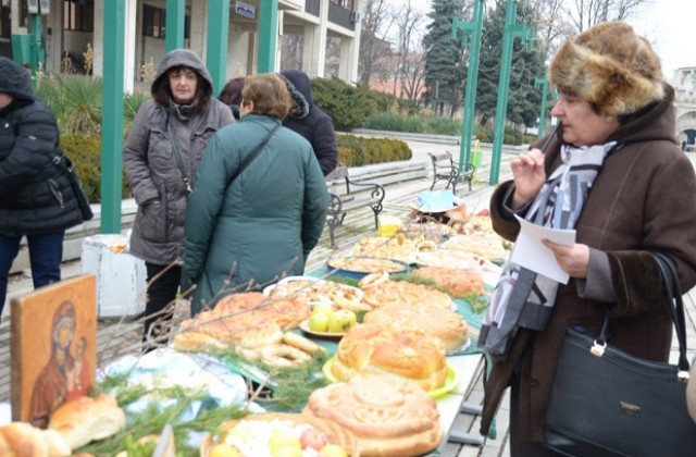 Обредни хлябове и традиционни ястия подредиха на фестивала Бъдник