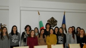 Областният управител Ралица Добрева се срещна с ученици от Левски