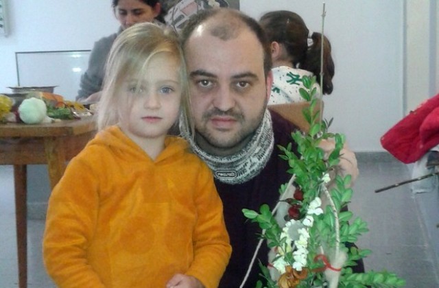 Работилница за сурвачки събра цели семейства в РИМ-Хасково