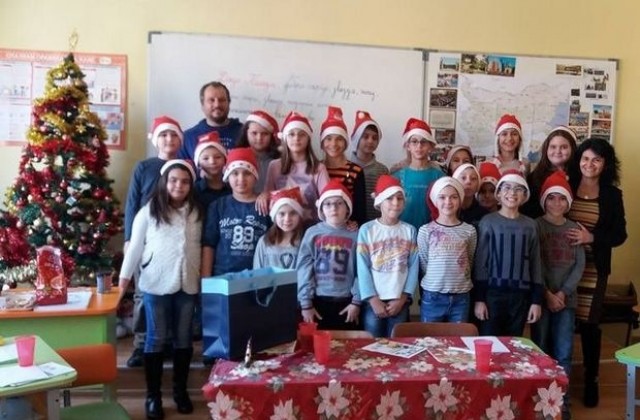 Деца от Езиковата в Плевен влязоха в ролята на писатели