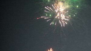 С огнено шоу и заря запалиха светлините на коледната украса