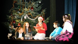 Много коледно настроение на мюзикъла Очи от небето ни гледат