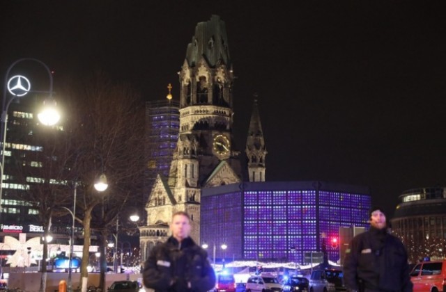Българин в Берлин: Полицията не прибързва със заключенията за инцидента с камиона убиец