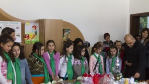 Сираков посети Коледен базар на ученици от VI ОУ Иван