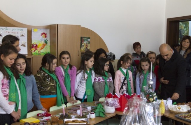 Сираков посети Коледен базар на ученици от  VI ОУ „Иван Вазов