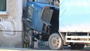 Прокуратурата разследва инцидента с товарен автомобил в Казанлък