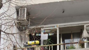 Късо съединение в контакт вдигна на крак пожарникарите