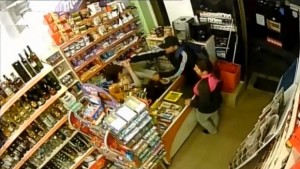 Маскирани ограбиха магазин в центъра на Пловдив