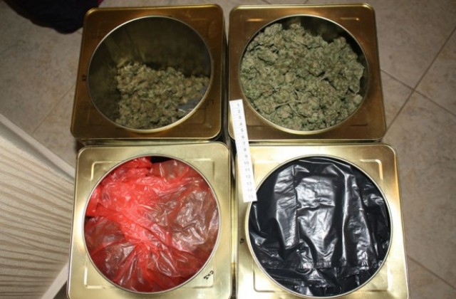 Откриха нарколаборатория, задържани са трима радневци