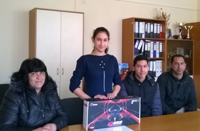 Ученичка от Долни Луковит спечели дрон от кампанията на НАП „Влез в час с данъците
