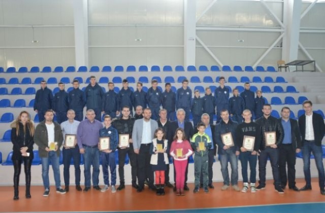 Кметът на Гоце Делчев връчи награди на най-добрите спортисти, отбори и треньори за 2016 г.