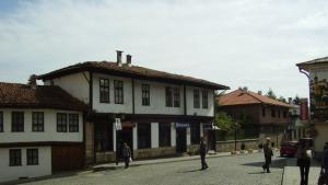 Хотелите и къщите за гости в Елена са пълни за