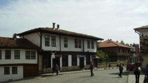 Хотелите и къщите за гости в Елена са пълни за