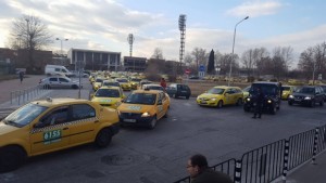 Над 200 таксита блокираха Пловдив в протестно шествие СНИМКИ
