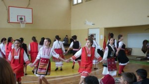 Специално Коледно тържество зарадва възпитаниците на СУ Крум Попов в