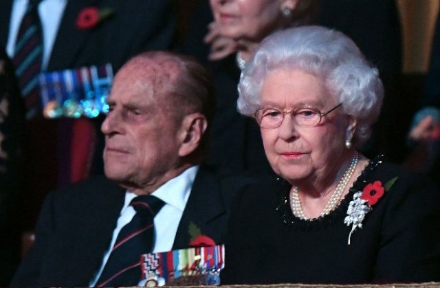 Кралица Елизабет няма да посрещне празниците в Сандрингам заради болежки