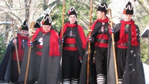 Коледари обикалят Боженци