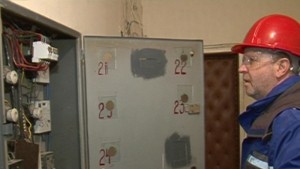 ЕВН ще отчитат електромери и през празничните дни