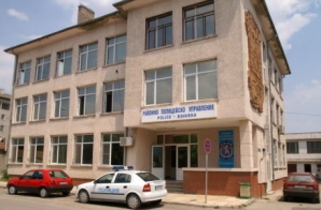 Заловиха трима младежи, обрали автомобил в Българево