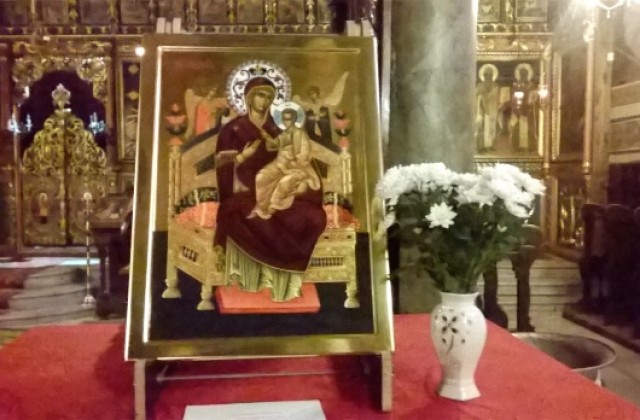 Копие на чудотворната икона Всецарица дойде и в Русе