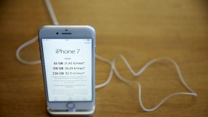 Как с обици се носят слушалките на новия iPhone 7
