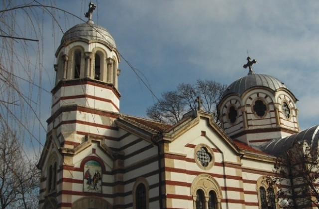 Как посрещат светлите празници в приюта към храм Света Троица в Добрич