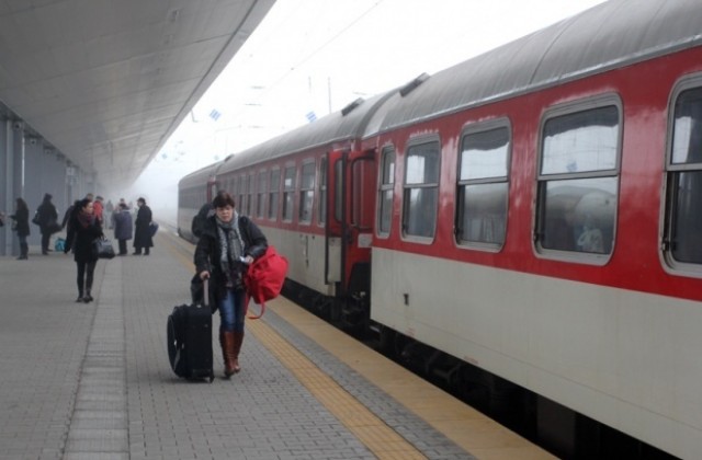 13 500 допълнителни места във влаковете за Коледните празници