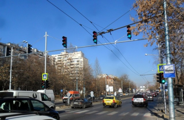 Нов светофар на пешеходна пътека по бул. „Васил Априлов“