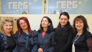 Жени ГЕРБ Дупница с коледни подаръци за деца сираци и