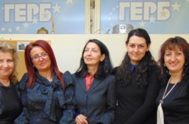 Жени ГЕРБ - Дупница с коледни подаръци за деца сираци и социално слаби семейства