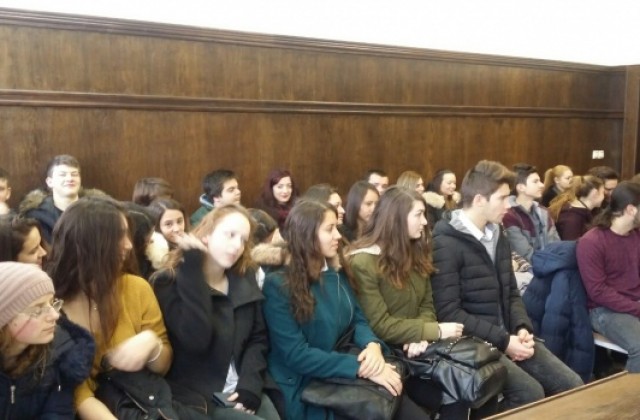 Гимназисти присъстваха на наказателно дело в Окръжен съд - Добрич