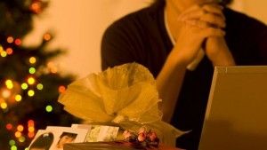 Ето защо висенето във Facebook по празниците е толкова вредно