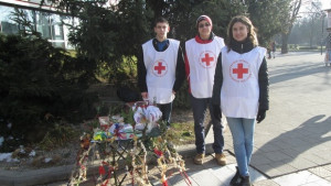 С Коледен базар от БМЧК подпомагат програмата Топъл обяд