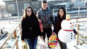 Ученици учители и родители участваха в Коледна работилница в Левски