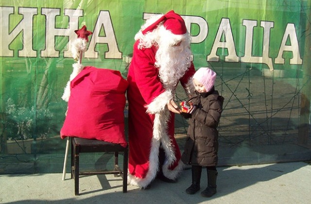 Дядо Коледа пристигна във Враца
