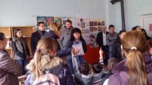 Коледна изненада за децата от училището в Трекляно от ротарианци