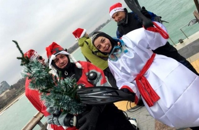 Дядо Коледа, Снежанка и джуджетата под водата в Бургаския залив