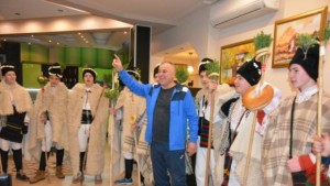 Коледари поздравиха кмета на Симитли