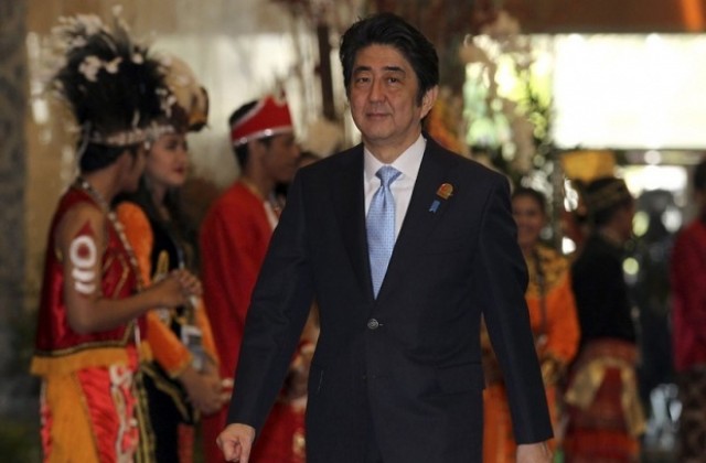Японският премиер на историческа визита в Пърл Харбър
