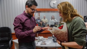 Журналист предложи брак на любимата си в ефира на радио