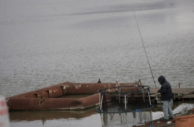 Намериха лодката на изчезналите край Дуранкулак рибари