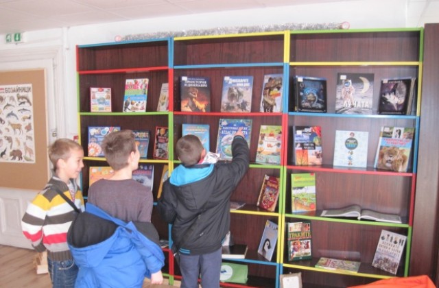Регионална библиотека „Априлов-Палаузов показа обновената зала на Детския отдел