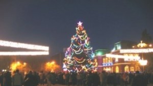 Народна музика хора и заря в новогодишната нощ в Кюстендил