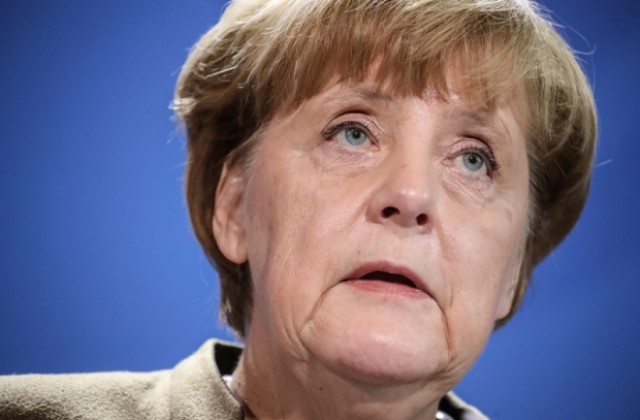Бежанци изпратиха подарък на Меркел, предизвикаха полицейска операция