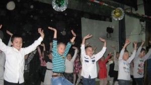 Ученици от ОУ Кирил Христов празнуваха благотворително за пострадалите от