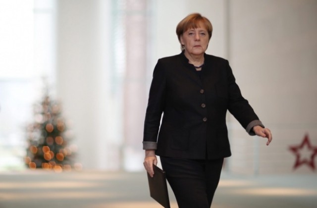 Рейтингът на Меркел скочи след нападението на коледния базар в Берлин