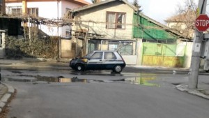 Лек автомобил Рено горя в Кюстендил