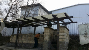 Подмениха навес на чешма в Свищов