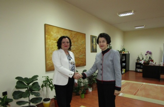 Детелина Николова проведе работна среща с министъра в оставка Ивелина Василева