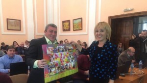 Общинските съветници в Кюстендил получиха календар от омбудсмана Мая Манолова